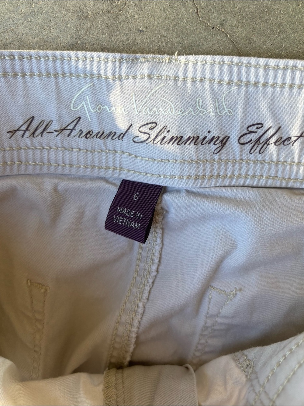 Gloria Vanderbilt Cream Cotton Stretch Capri Embroidered Pockets Size 6 - Picture 3 of 7